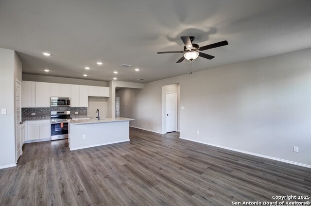 Image 13 of 31 For 6606 Lowrie Block