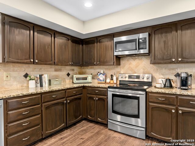 Listing photo id 8 for 8315 Timberwilde
