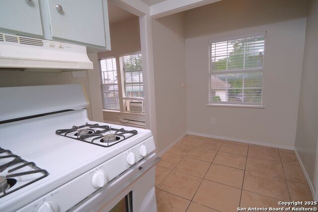 Image 7 of 14 For 317 Castillo  C