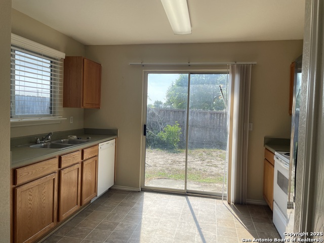Listing photo id 2 for 9202 Mission Brk