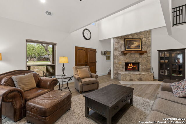 Image 13 of 33 For 445 Settlers Ln