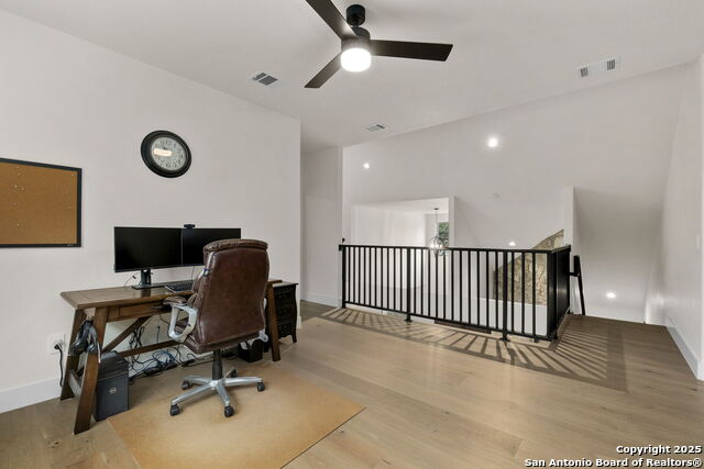Image 24 of 33 For 445 Settlers Ln