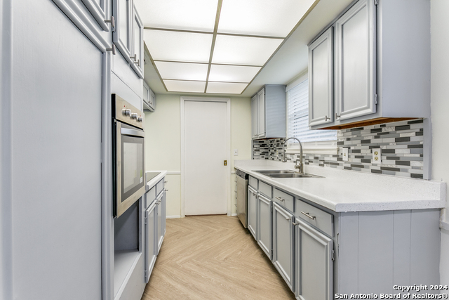 Listing photo id 10 for 7442 Castle Trail Dr