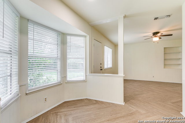 Listing photo id 13 for 7442 Castle Trail Dr