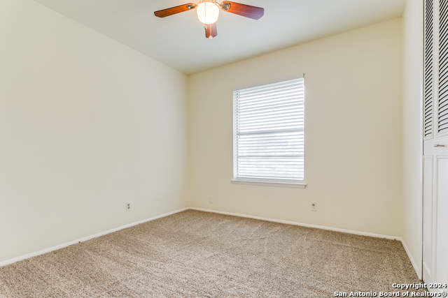 Listing photo id 14 for 7442 Castle Trail Dr