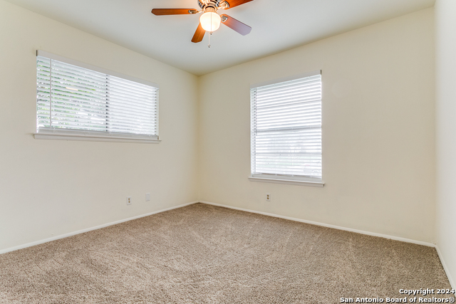 Listing photo id 15 for 7442 Castle Trail Dr