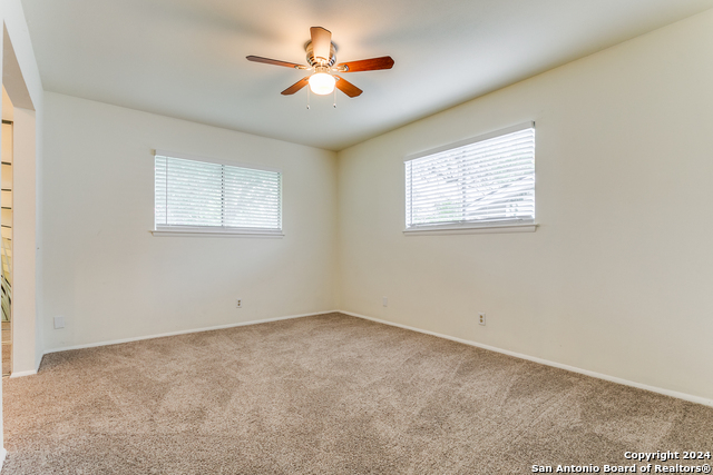 Listing photo id 16 for 7442 Castle Trail Dr