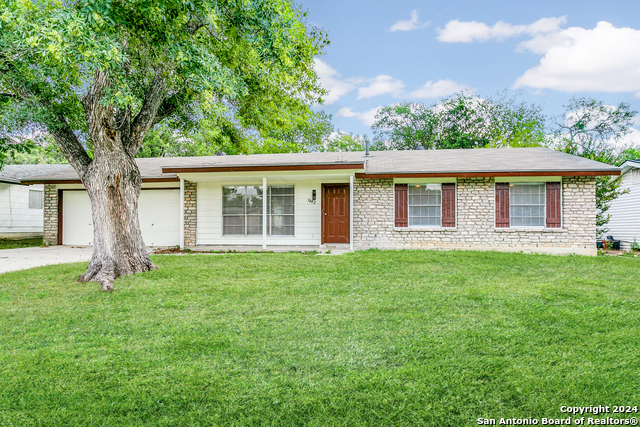 Listing photo id 0 for 7442 Castle Trail Dr