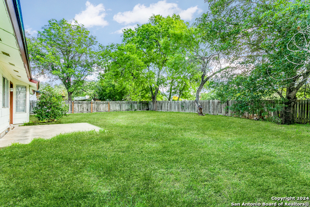 Listing photo id 21 for 7442 Castle Trail Dr