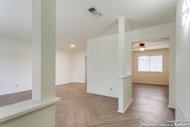 Listing photo id 2 for 7442 Castle Trail Dr