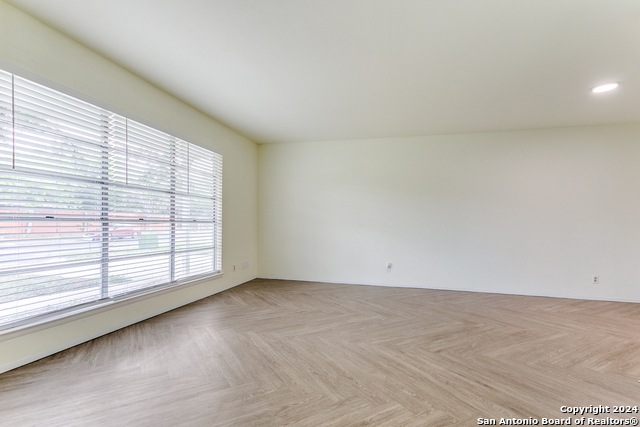 Listing photo id 7 for 7442 Castle Trail Dr