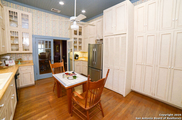 Listing photo id 15 for 1201 10th