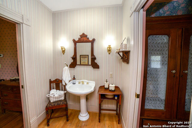 Listing photo id 20 for 1201 10th