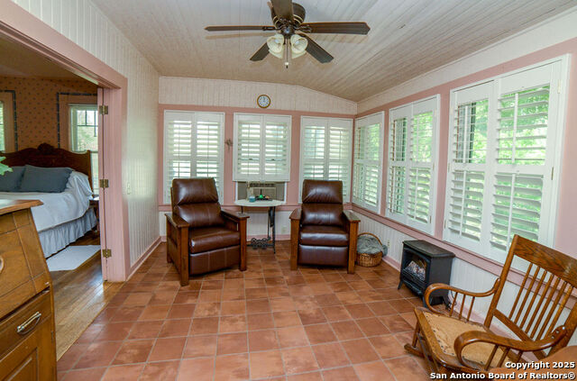 Listing photo id 28 for 1201 10th