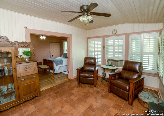 Listing photo id 29 for 1201 10th