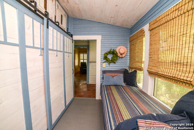 Listing photo id 32 for 1201 10th