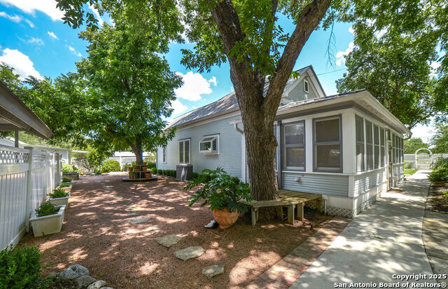Listing photo id 50 for 1201 10th