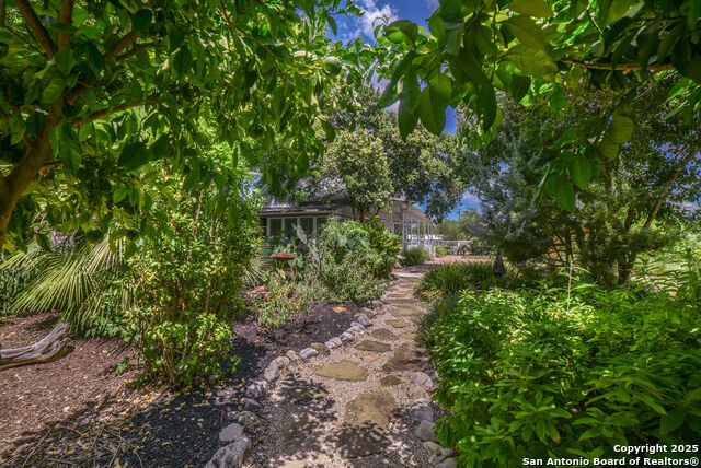 Listing photo id 52 for 1201 10th