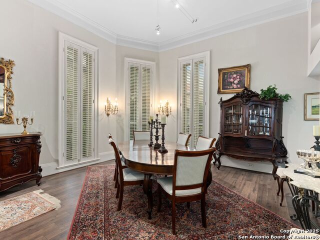 Image 16 of 39 For 211 Presa Street N 2