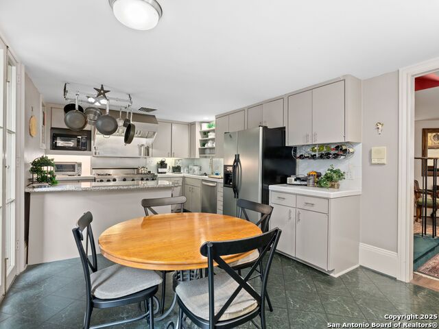 Image 18 of 39 For 211 Presa Street N 2