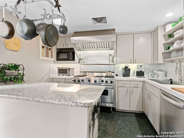 Image 19 of 39 For 211 Presa Street N 2