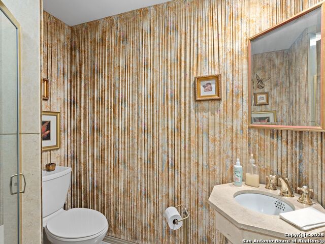 Image 22 of 39 For 211 Presa Street N 2