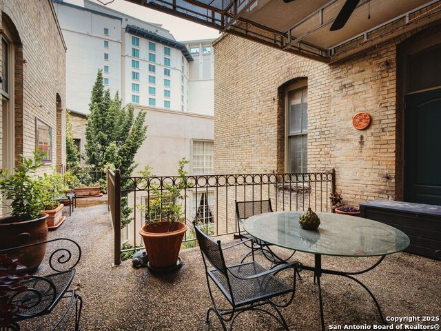 Image 31 of 39 For 211 Presa Street N 2