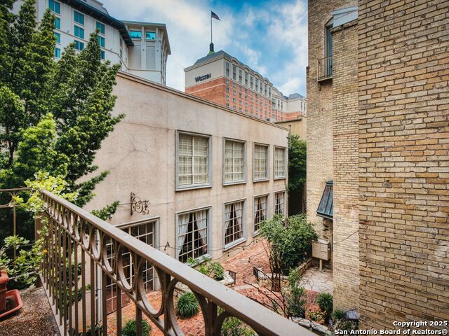 Image 33 of 39 For 211 Presa Street N 2