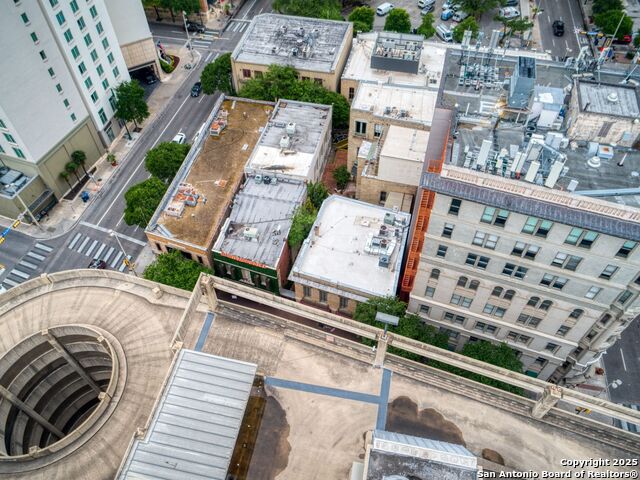 Image 34 of 39 For 211 Presa Street N 2