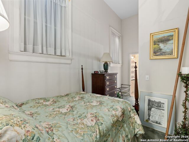 Image 5 of 39 For 211 Presa Street N 2