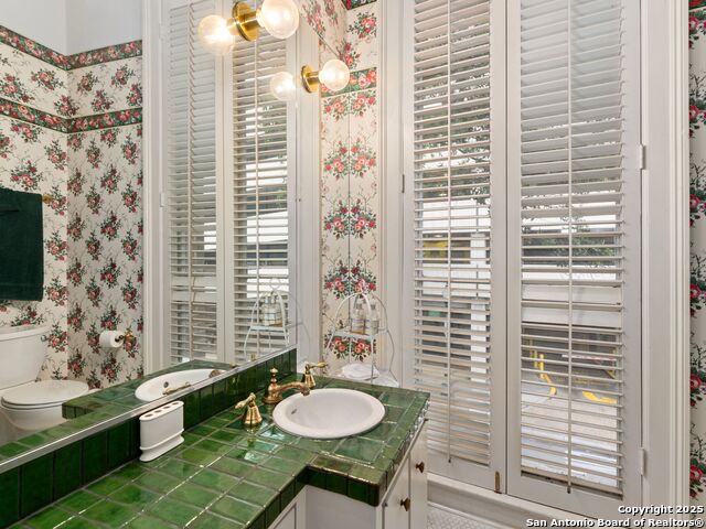 Image 6 of 39 For 211 Presa Street N 2