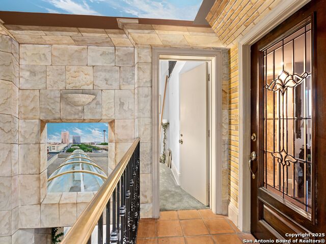 Image 7 of 39 For 211 Presa Street N 2