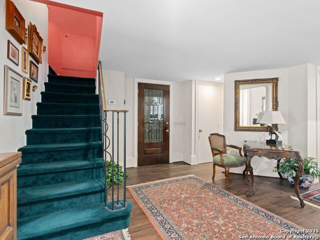 Image 8 of 39 For 211 Presa Street N 2