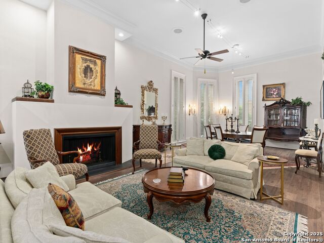 Image 9 of 39 For 211 Presa Street N 2