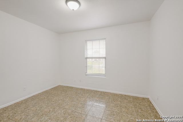 Image 11 of 22 For 7623 Meadow Green