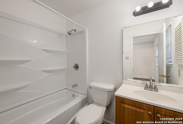 Image 14 of 22 For 7623 Meadow Green