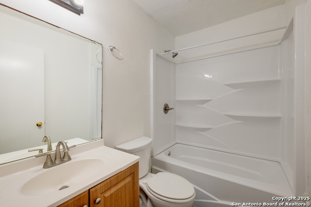 Image 16 of 22 For 7623 Meadow Green