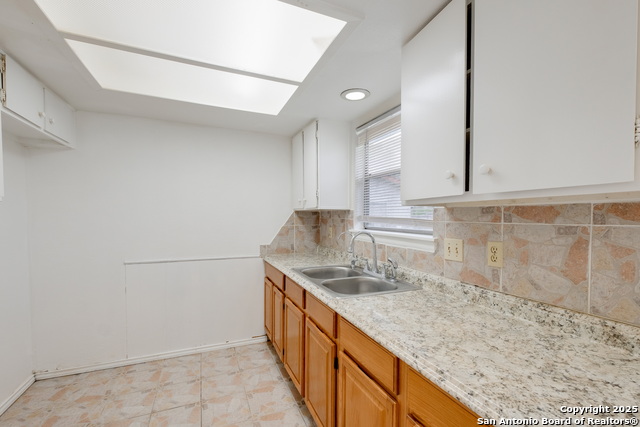Image 9 of 22 For 7623 Meadow Green