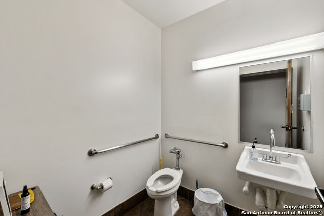 Listing photo id 37 for 2128 Babcock Build