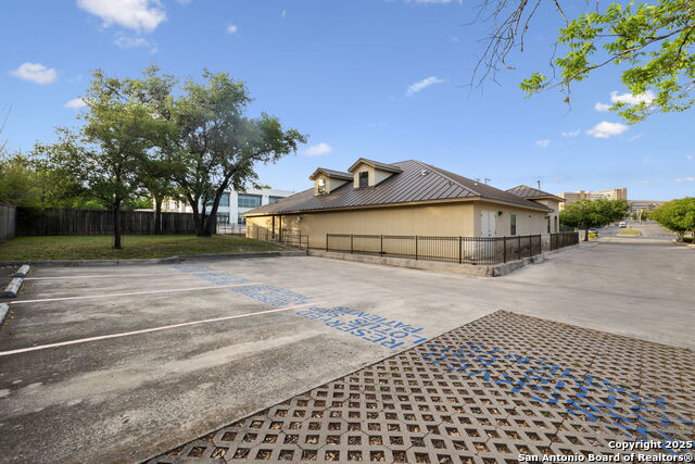 Listing photo id 40 for 2128 Babcock Build