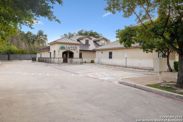 Listing photo id 7 for 2128 Babcock Build