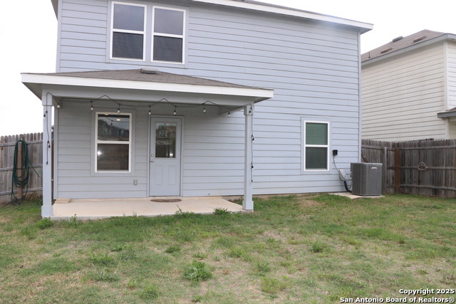 Listing photo id 13 for 6002 Bluestem Way