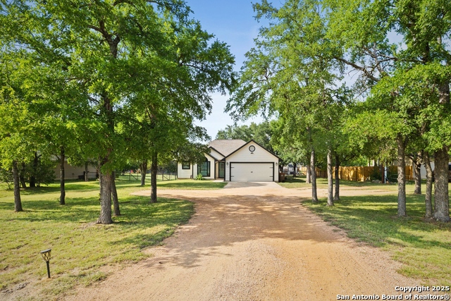 Details for 113 Dawn Dr E, Johnson City, TX 78636