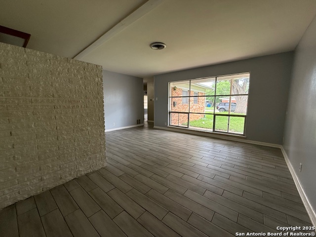 Image 3 of 25 For 4519 Creekmoor