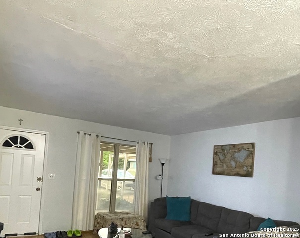 Listing photo id 2 for 4802 Castle Brg