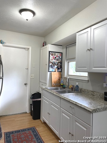 Listing photo id 4 for 4802 Castle Brg