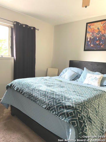 Listing photo id 6 for 4802 Castle Brg