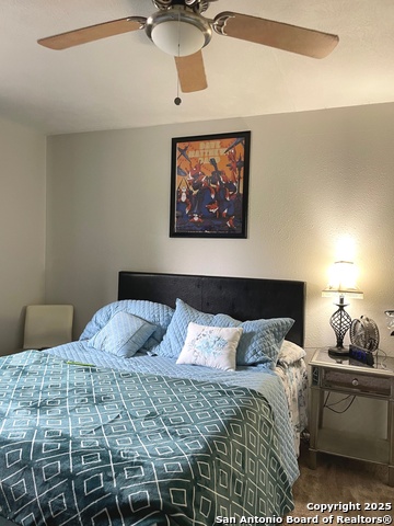 Listing photo id 7 for 4802 Castle Brg