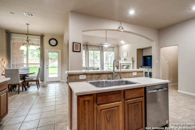 Image 18 of 39 For 62 Sable Heights