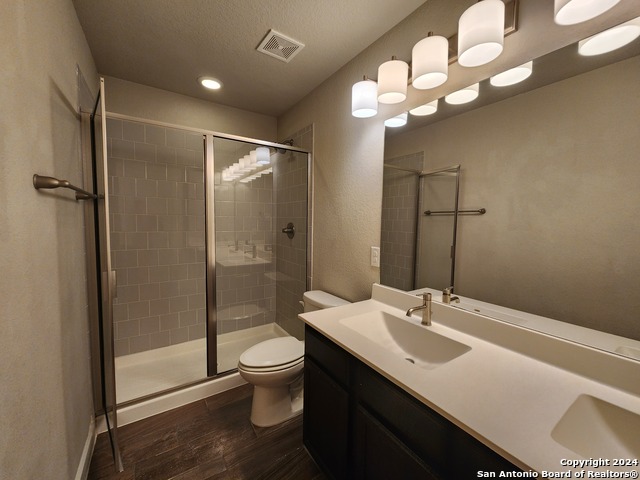 Image 11 of 19 For 565 Creekside Frst